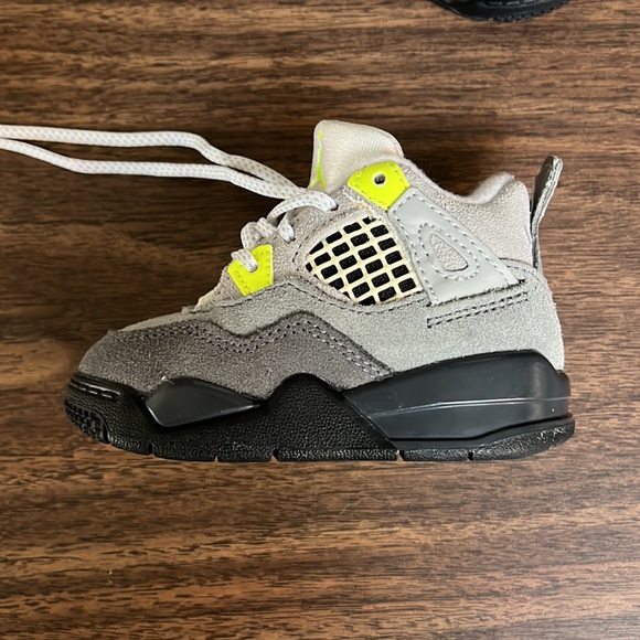 Nike Air Jordan (Size 4C US) - Picture 2 of 9